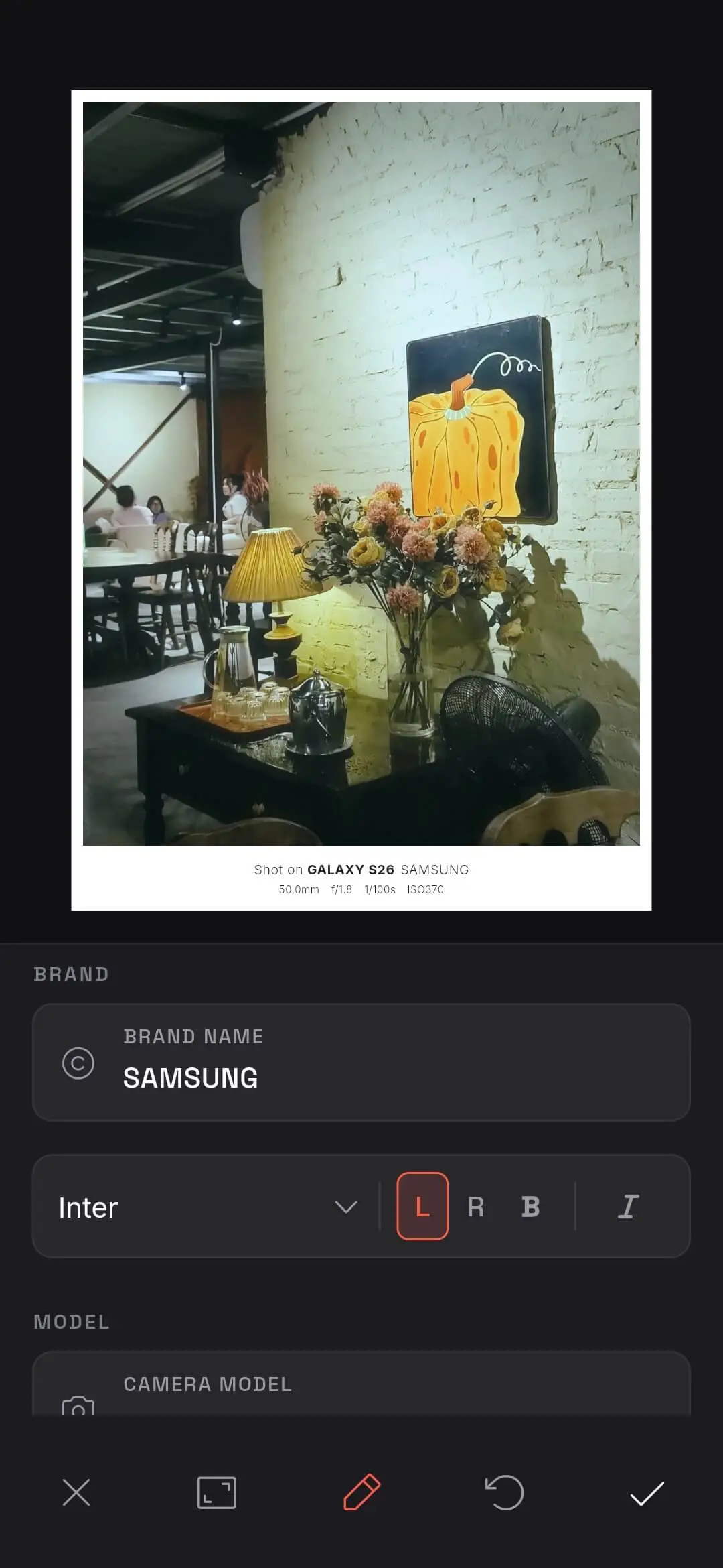 Fine-tune border colors, fonts, and text content in Modipix settings